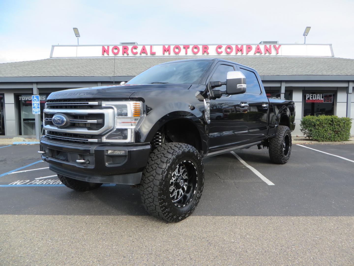 2021 BLACK /BLACK Ford F-350 SD Platinum Crew Cab Short Bed 4WD (1FT8W3BT4ME) with an 6.7L V8 OHV 16V DIESEL engine, located at 2630 Grass Valley Highway, Auburn, CA, 95603, (530) 508-5100, 38.937893, -121.095482 - Photo#0